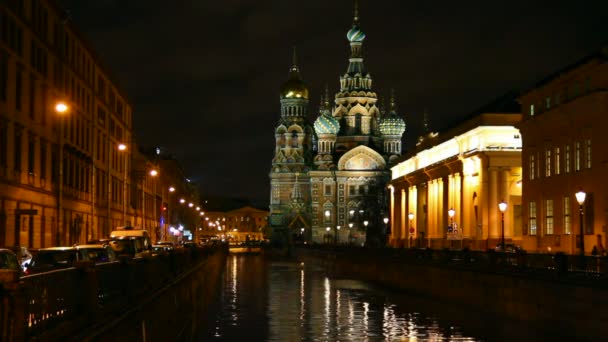 Salvador de la Sangre - Catedral de Cristo Salvador en San Petersburgo por la noche — Vídeos de Stock