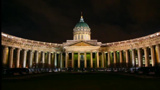 Catedral de Kazán por la noche en San Petersburgo — Vídeo de stock