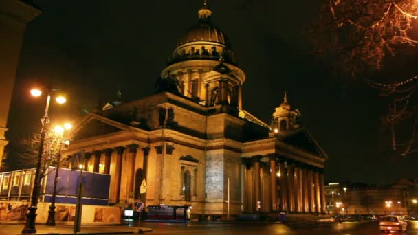 Isaakiy 大教堂圆顶的夜晚，圣彼得堡，俄罗斯 — 图库视频影像