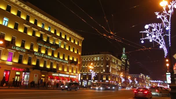 Nevsky Prospect in St. Petersburg at Christmas night — Stock Video