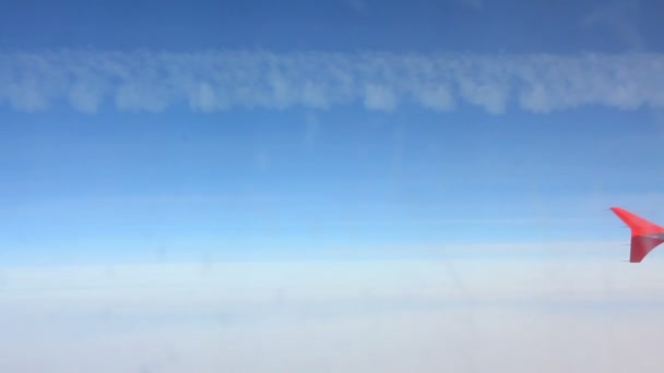 Vue sur l'aile et le ciel depuis l'avion — Video