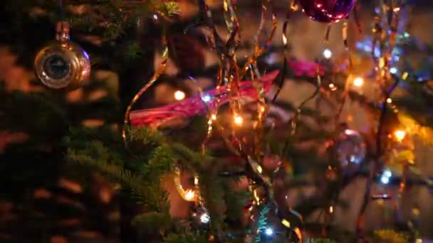 Kerstmis fir met gekleurde verlichting - timelapse — Stockvideo