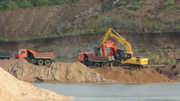 Sandlådan timelapse - loader dumpa tipper massor av sand — Stockvideo