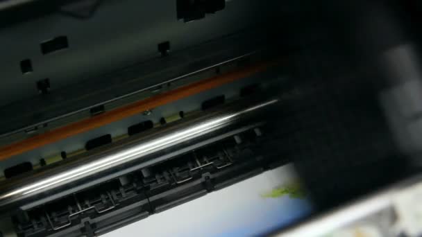 Inkoustová tiskárna barevná fotografie tiskne — Stock video
