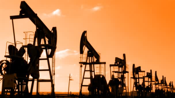 Карта запасов нефти и газа в мире. Нефть размещение месторождений. Нефтяная промышленность. Крупнейшие месторождения нефти на сахалине. Залегание нефти в пласте.