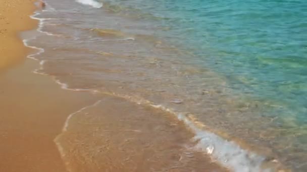 Turquoise sea water waves and sand beach — Stock Video