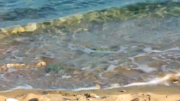 Vagues d'eau de mer turquoise et plage de sable - timelapse — Video