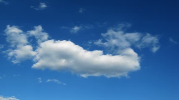 Timelapse con nubes en movimiento — Vídeos de Stock