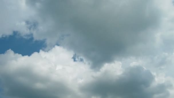 Timelapse con nubes en movimiento — Vídeos de Stock