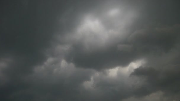 Timelapse con nubes de tormenta dramáticas — Vídeo de stock
