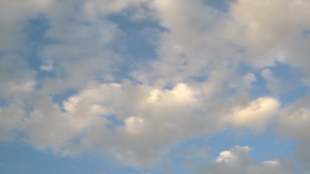 Время с вечерней облачностью — стоковое видео