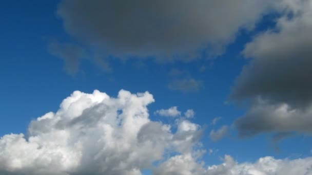 Timelapse con nubes en movimiento — Vídeos de Stock