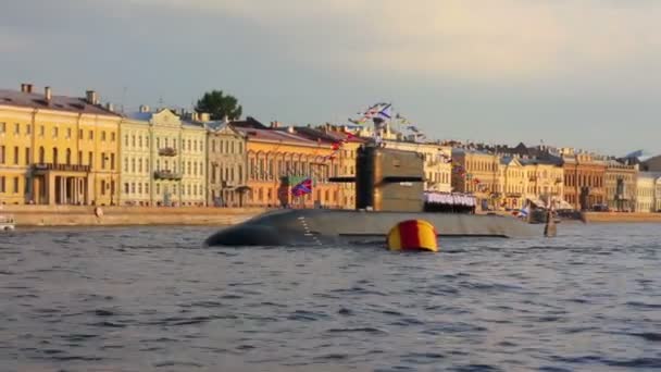 Submarine on Neva River - day of the Navy in St. Petersburg — Stock Video