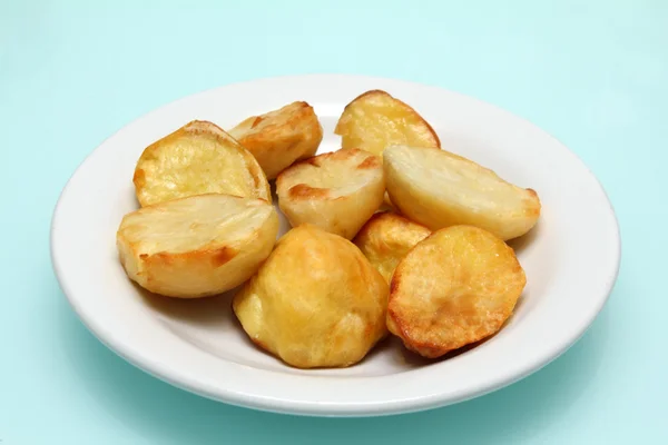 Pommes de terre cuites au four sur assiette — Photo