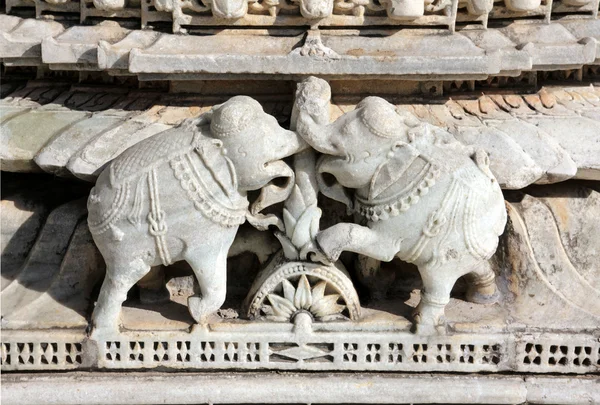 Elephants on ranakpur temple in india — Stock Photo, Image