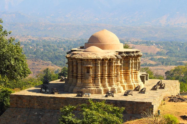 Jain chrám v kumbhalgarh pevnosti — Stock fotografie