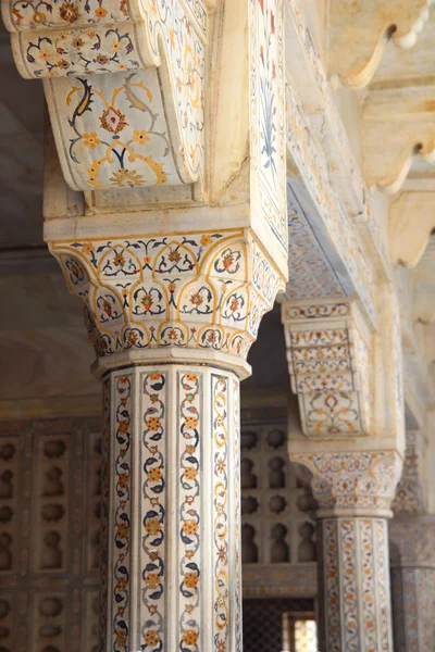 Marble columns in red Agra Fort — Stock Photo, Image