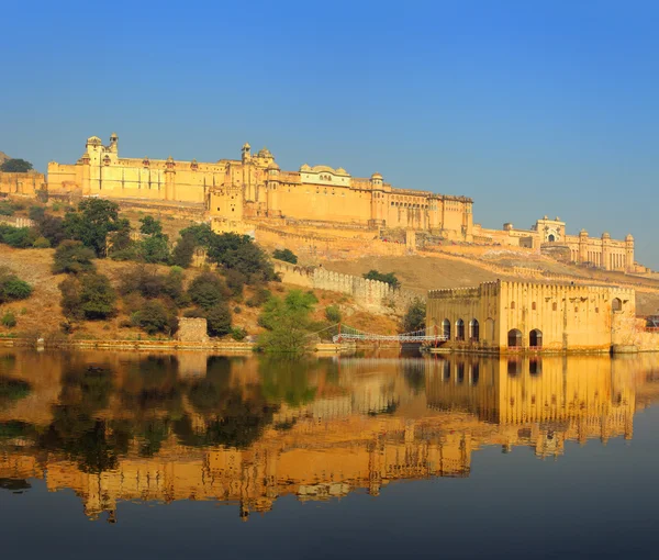 Fort i jezioro w jaipur Indie — Zdjęcie stockowe
