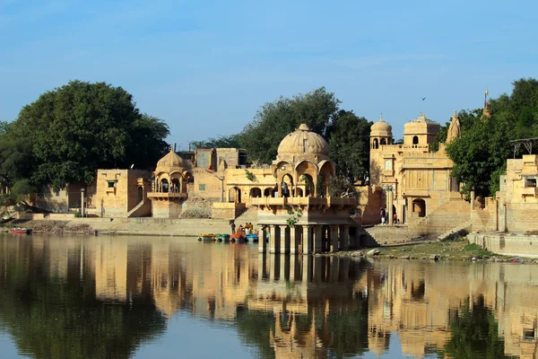 Pałac nad jeziorem w jaisalmer, Indie — Zdjęcie stockowe