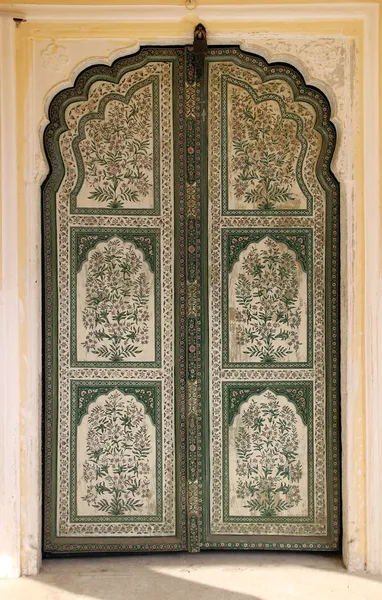 Ornamental door in palace - India — Stock Photo, Image