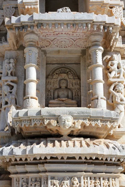 Hinduísmo ranakpur templo fragmento — Fotografia de Stock