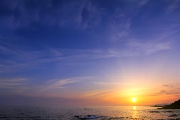 Apus de soare frumos peste mare — Fotografie, imagine de stoc