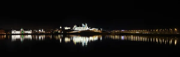 Night panorama of kazan with reflection in river — Stock Photo, Image