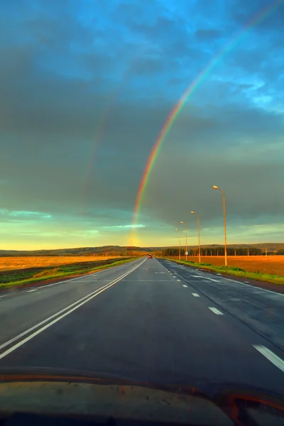 Weg naar regenboog — Stockfoto