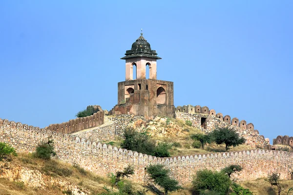 Fortyfikacja na szczycie góry – jaipur Indie — Zdjęcie stockowe