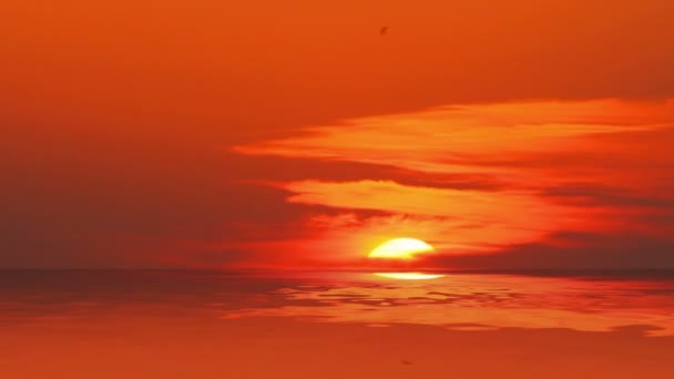 Puesta de sol sobre el mar - timelapse — Vídeo de stock