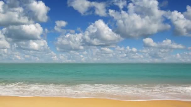 Beautiful beach landscape with timelapse clouds in India — Stock Video