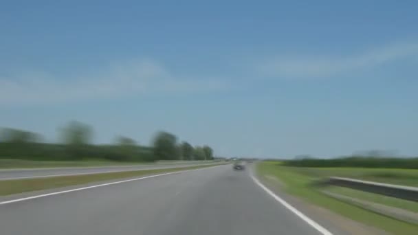 Montar en carretera - timelapse — Vídeos de Stock