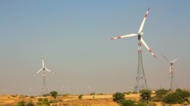 Parc éolien - éoliennes tournantes — Video