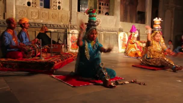 Danzas de la India - vista en Udaipur Rajasthan — Vídeos de Stock