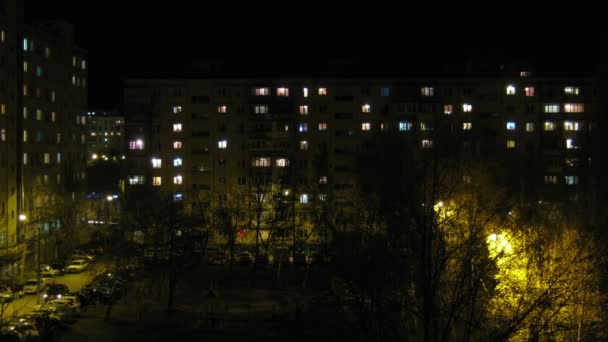 Windows in huizen nachts worden verlicht en uitgaan — Stockvideo ... Windows in huizen nachts worden verlicht en uitgaan — Stockvideo ...