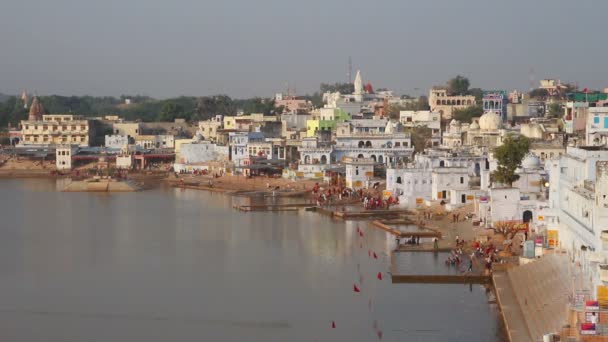 Rituál, koupání v jezeře svaté - Pushkar Indie — Stock video