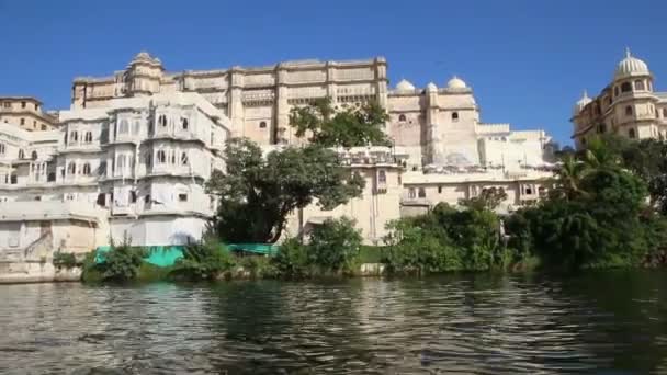 View from boat on lake and palaces in Udaipur India — Stock Video