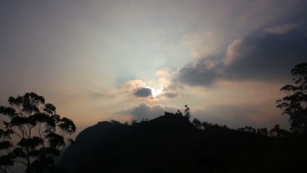 Timelapse con puesta de sol en las montañas — Vídeos de Stock