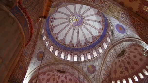 Interior de la mezquita Sultanahmet en pavo de Estambul — Vídeo de stock