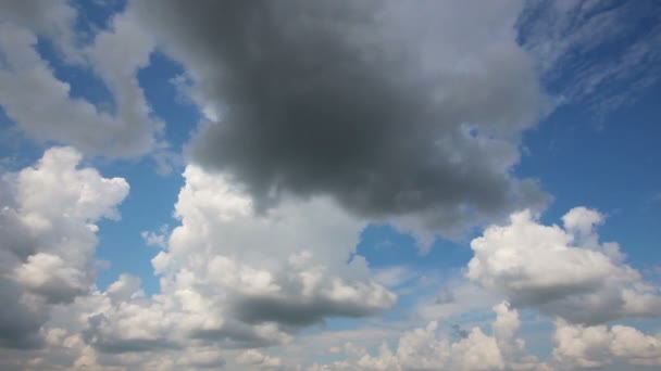 Timelapse con hermosas nubes en movimiento — Vídeo de stock