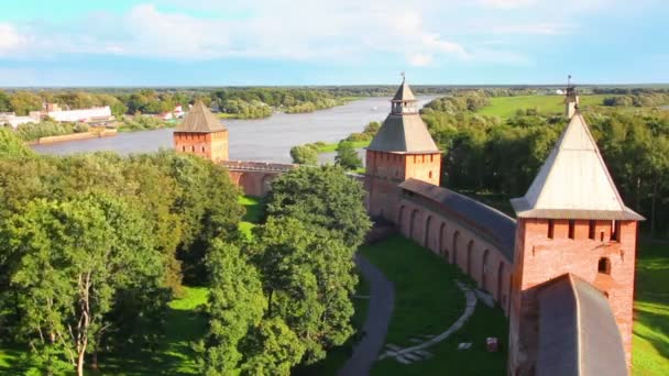 Veliky Novgorod - vista desde la torre Kokuy en el Kremlin, la ciudad y el río - timelapse — Vídeo de stock