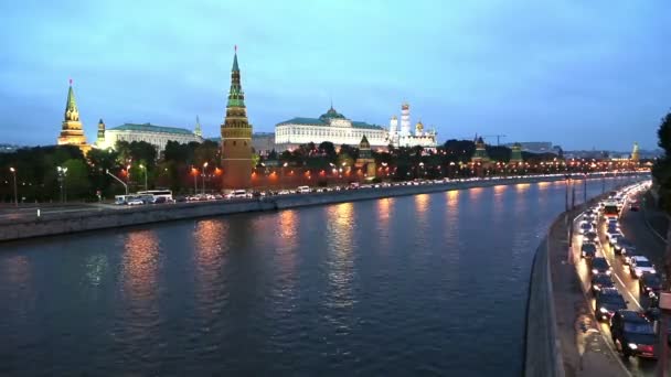 Moscou Kremlin e navios no rio - do dia para a noite timelapse — Vídeo de Stock