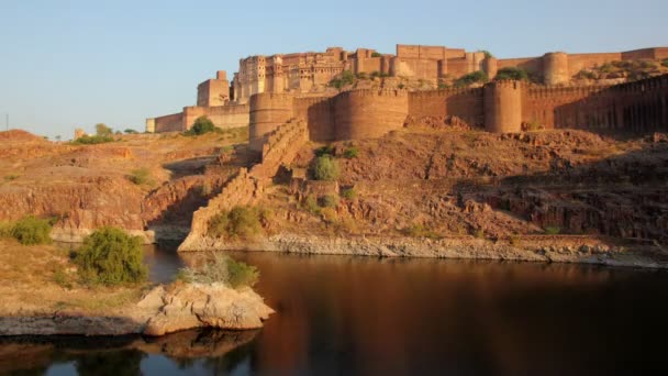 Βράδυ timelapse με φρούριο και τη λίμνη Τζοντπούρ Ινδία — Αρχείο Βίντεο