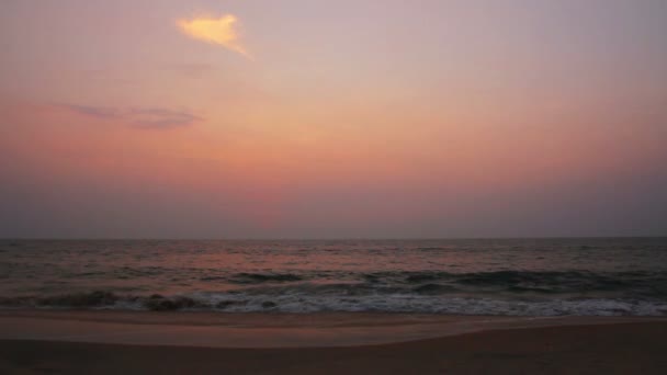 Schoonheid landschap met zee na zonsondergang — Stockvideo