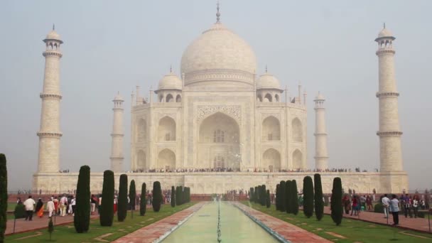 Taj mahal - beroemde mausoleum in agra, india — Stockvideo