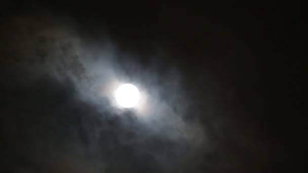 Lune entre nuages — Video