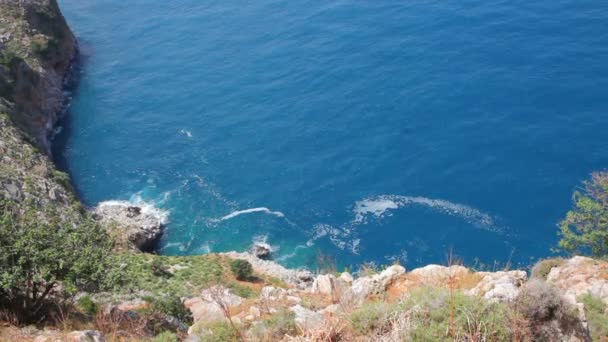 Záliv ve Středozemním moři - pohled z pevnosti alanya Turecko — Stock video