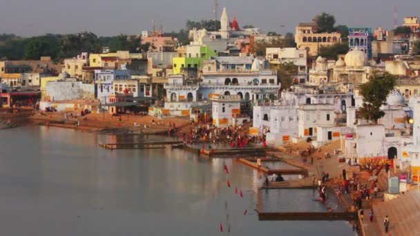 Ritual bathing in holy lake — Stock Video