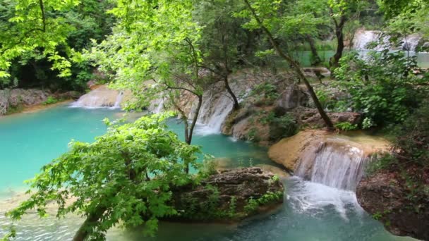 Водопад в лесу - Kurshunlu Турция — стоковое видео