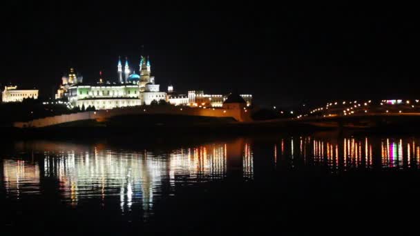 Kazan kremlin with reflection in river at night in russia — Stock Video
